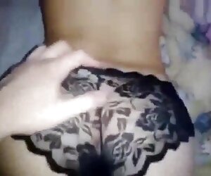 Roxy erotik romantik porno vücudunu kapalı gösterir